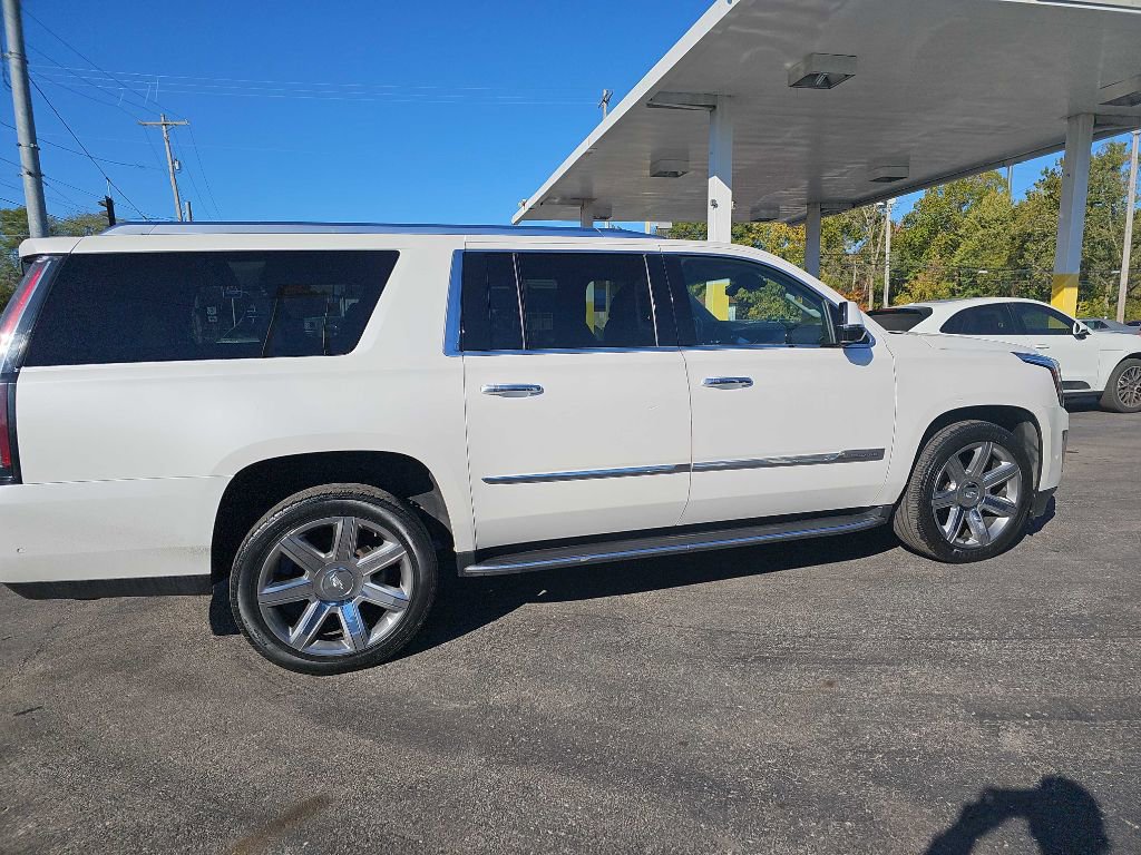 Used 2017 Cadillac Escalade ESV Luxury image 10