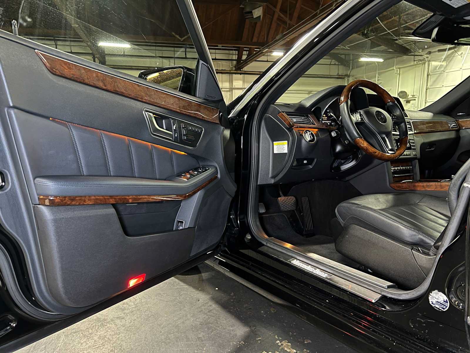 Used 2013 Mercedes-Benz E 550 4MATIC Sedan image 21