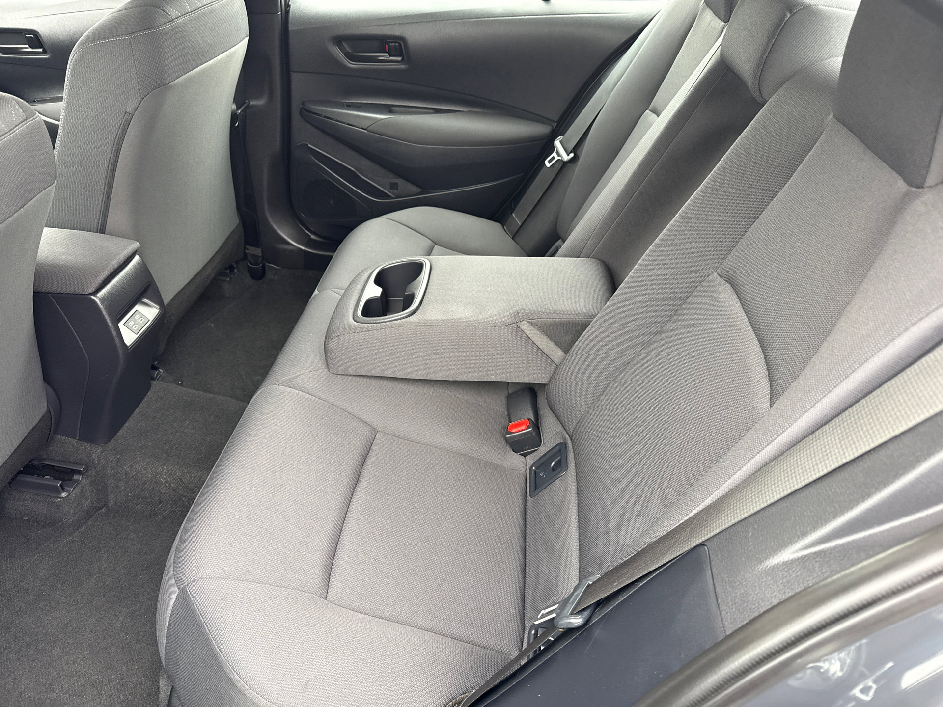 Used 2025 Toyota Corolla LE FWD image 17