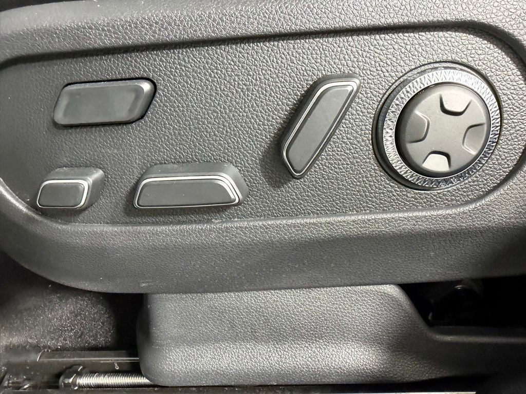 Used 2025 Genesis GV60 RWD image 24