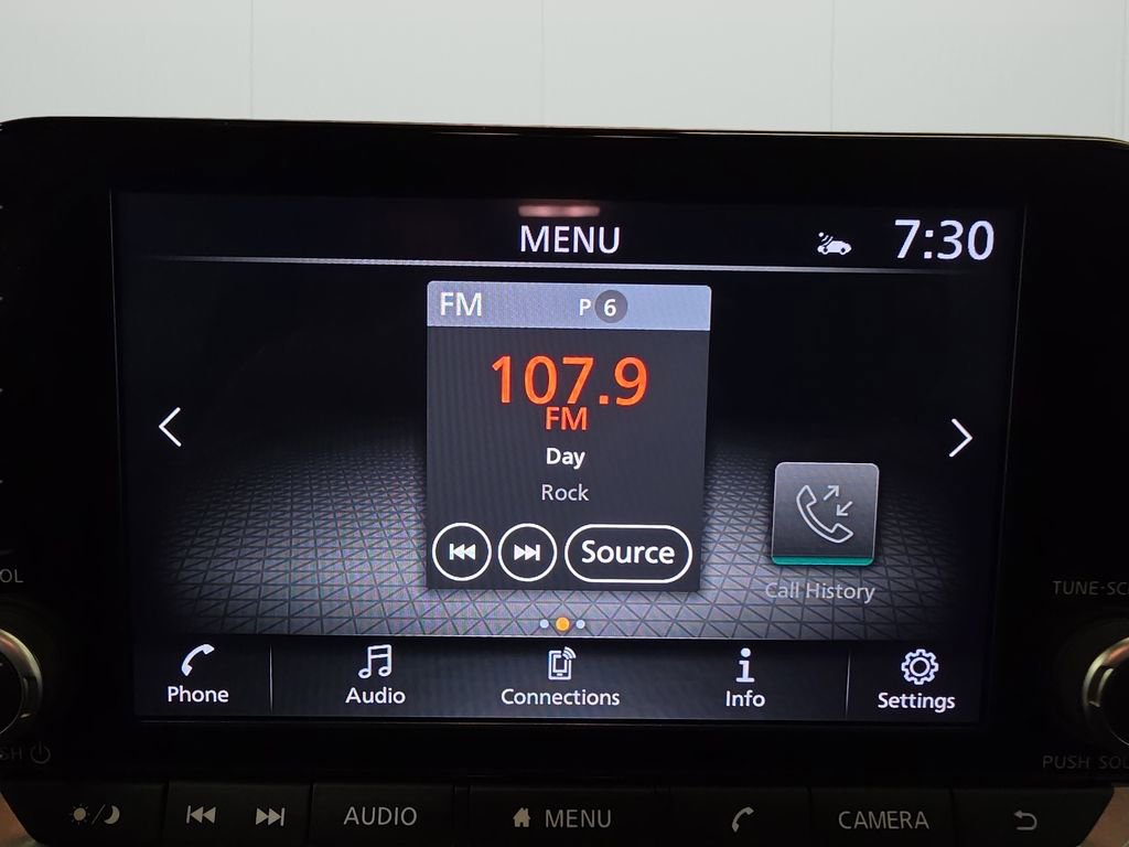 Used 2025 Nissan Rogue SV image 19