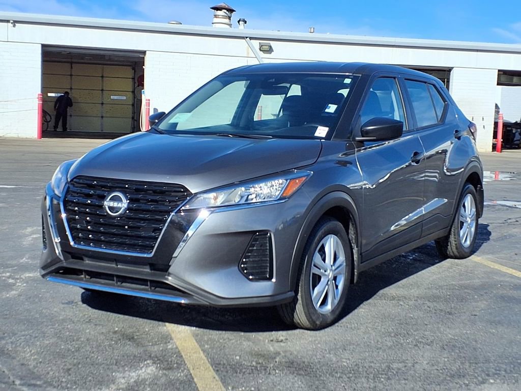 Used 2025 Nissan Kicks Play S image 2