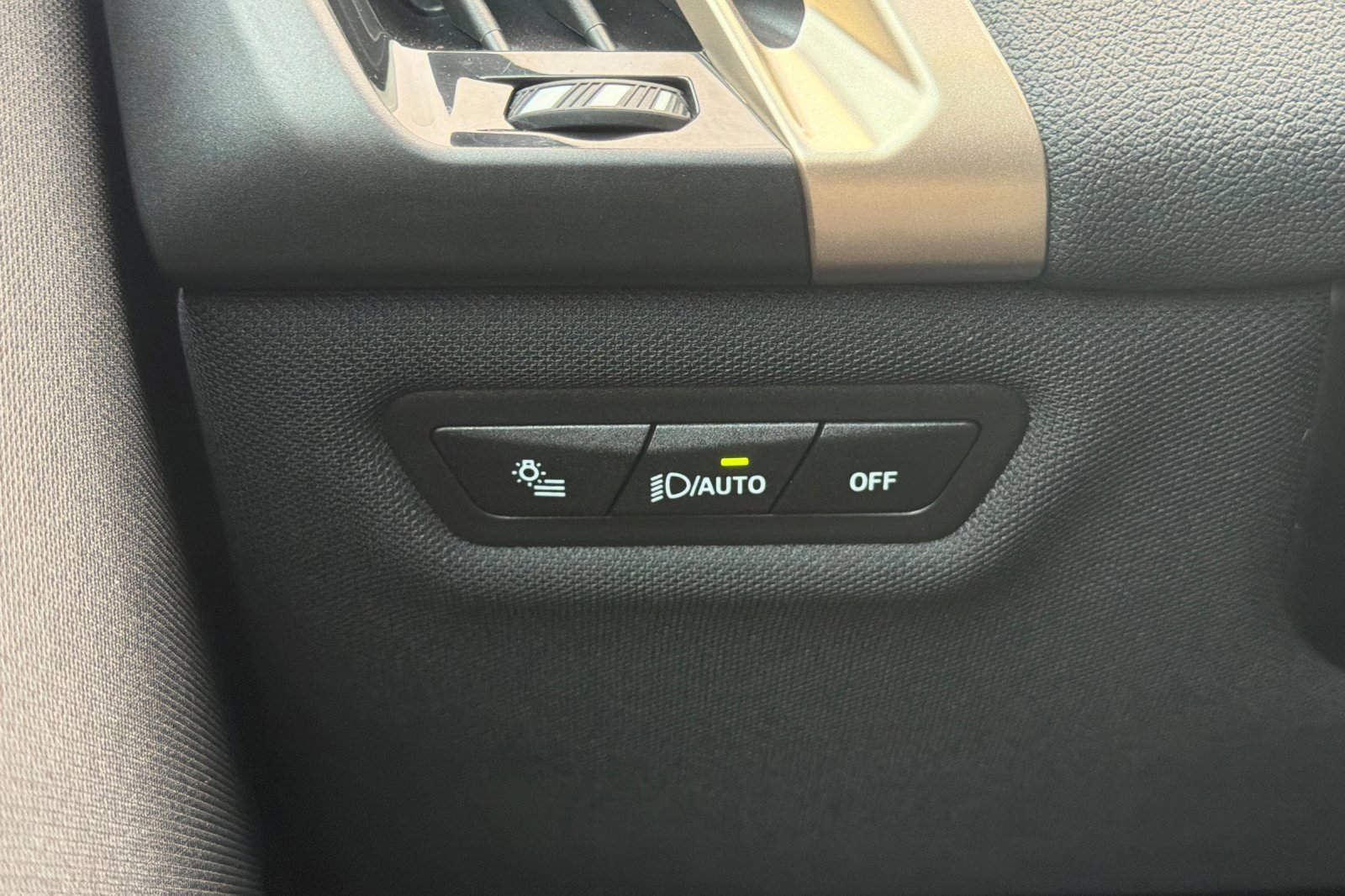 Certified 2023 BMW iX xDrive50 w/ BMW I Signature Blue Package image 37