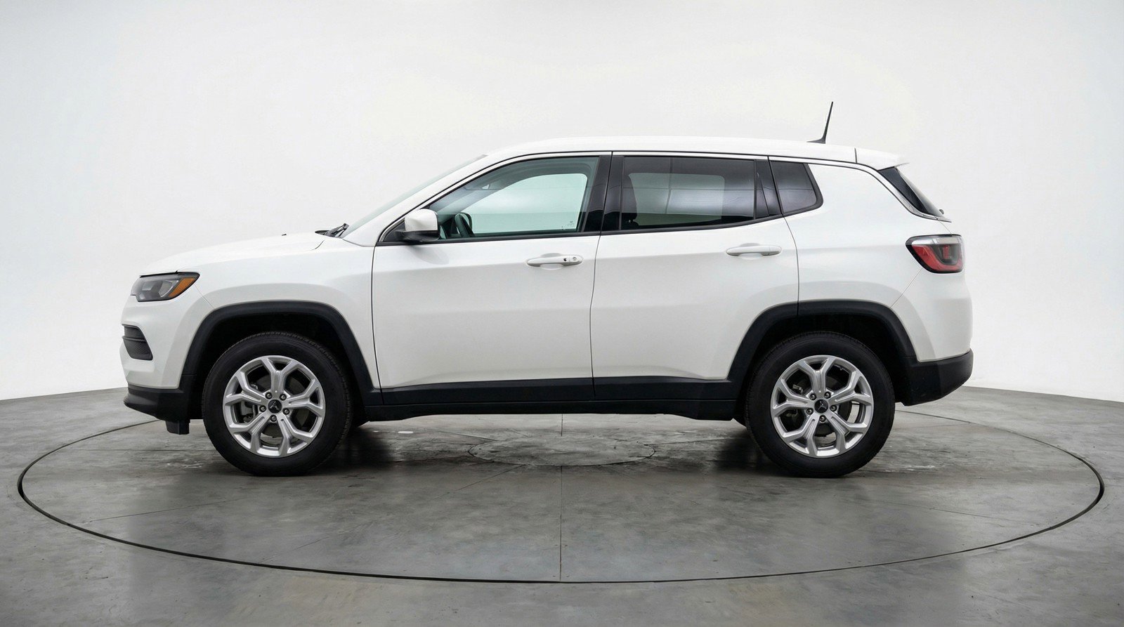 Used 2025 Jeep Compass Latitude AWD/4WD image 5