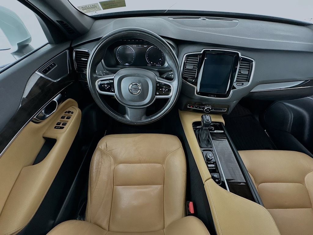 Used 2018 Volvo XC90 T5 Momentum w/ Momentum Plus Package FWD image 9
