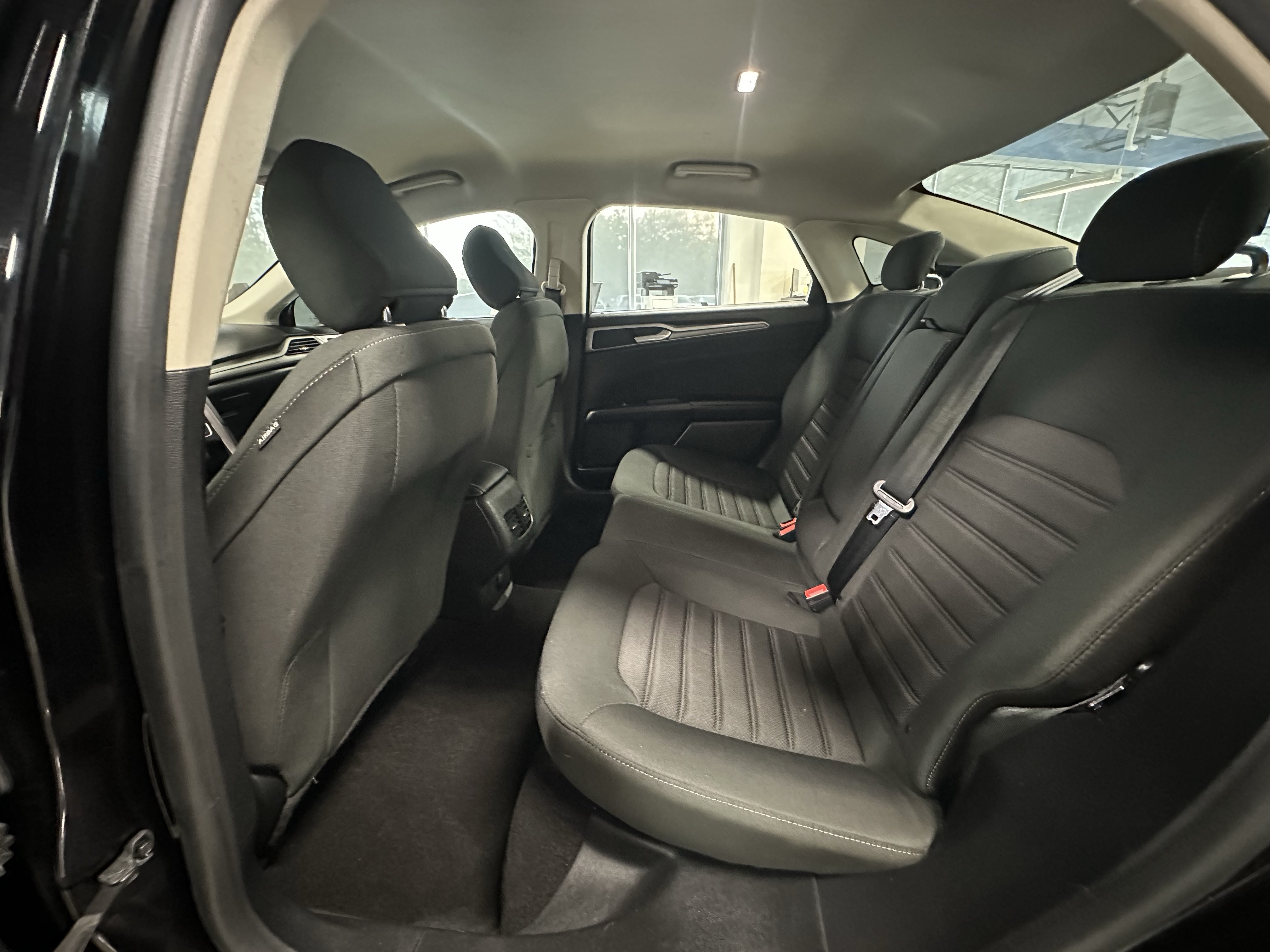Used 2020 Ford Fusion SE FWD image 14