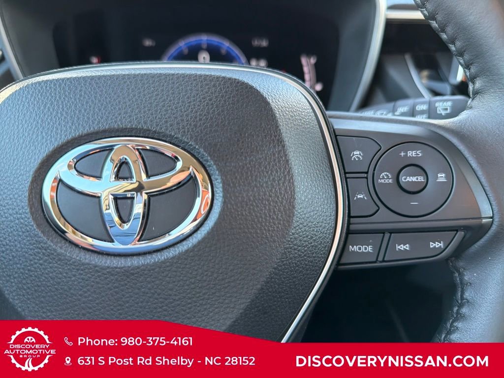 Used 2023 Toyota Corolla Cross XLE image 23