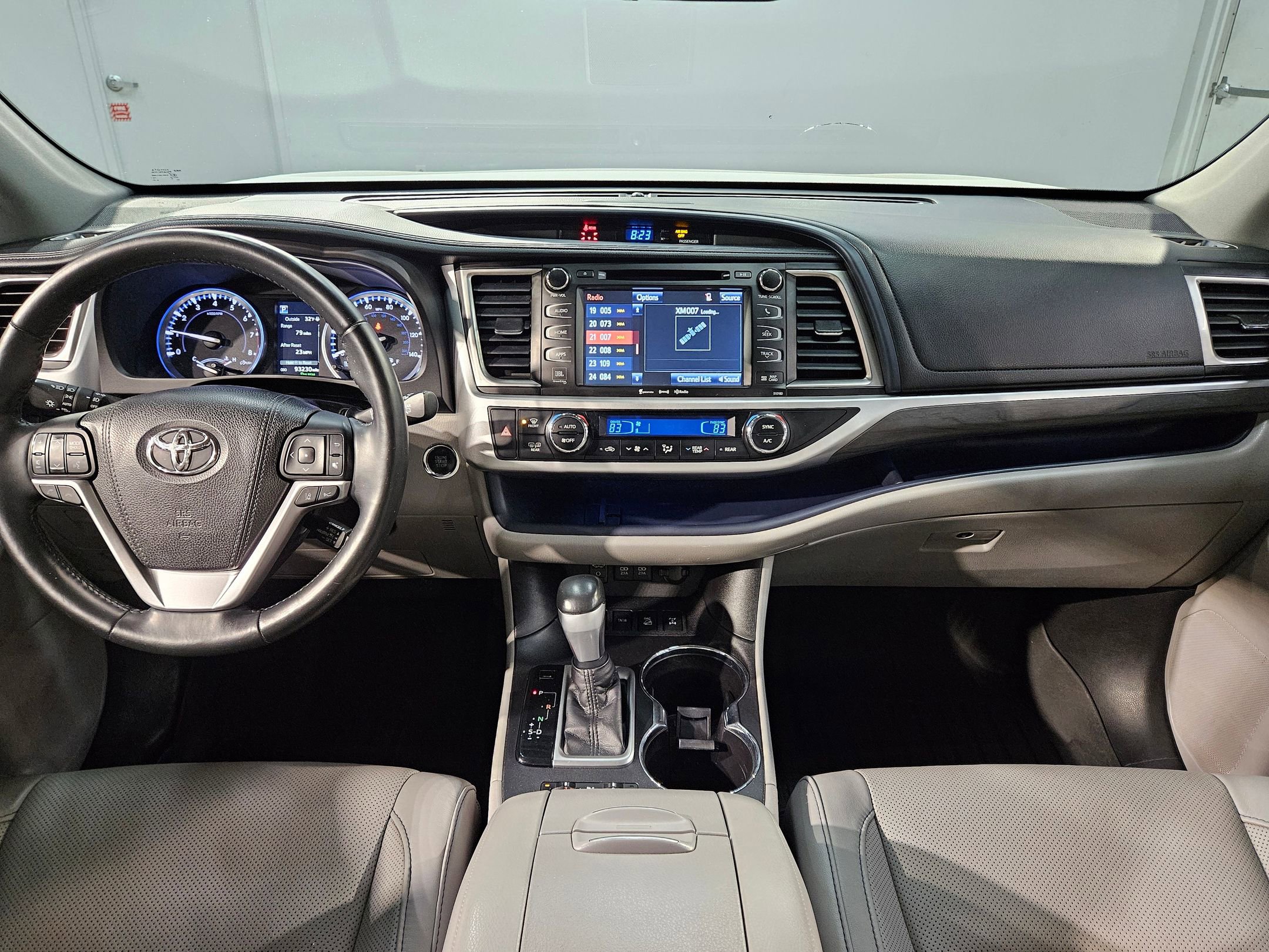 Used 2017 Toyota Highlander Limited Platinum image 10