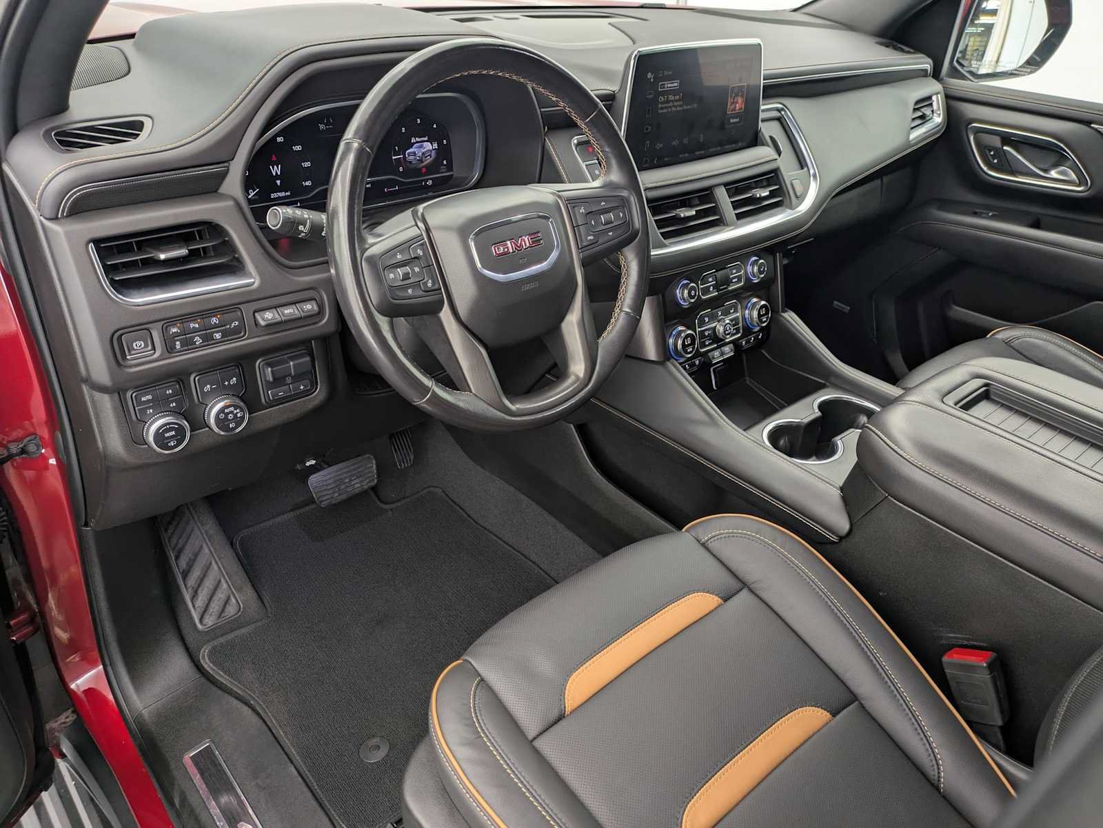 Used 2022 GMC Yukon AT4 AWD/4WD image 2