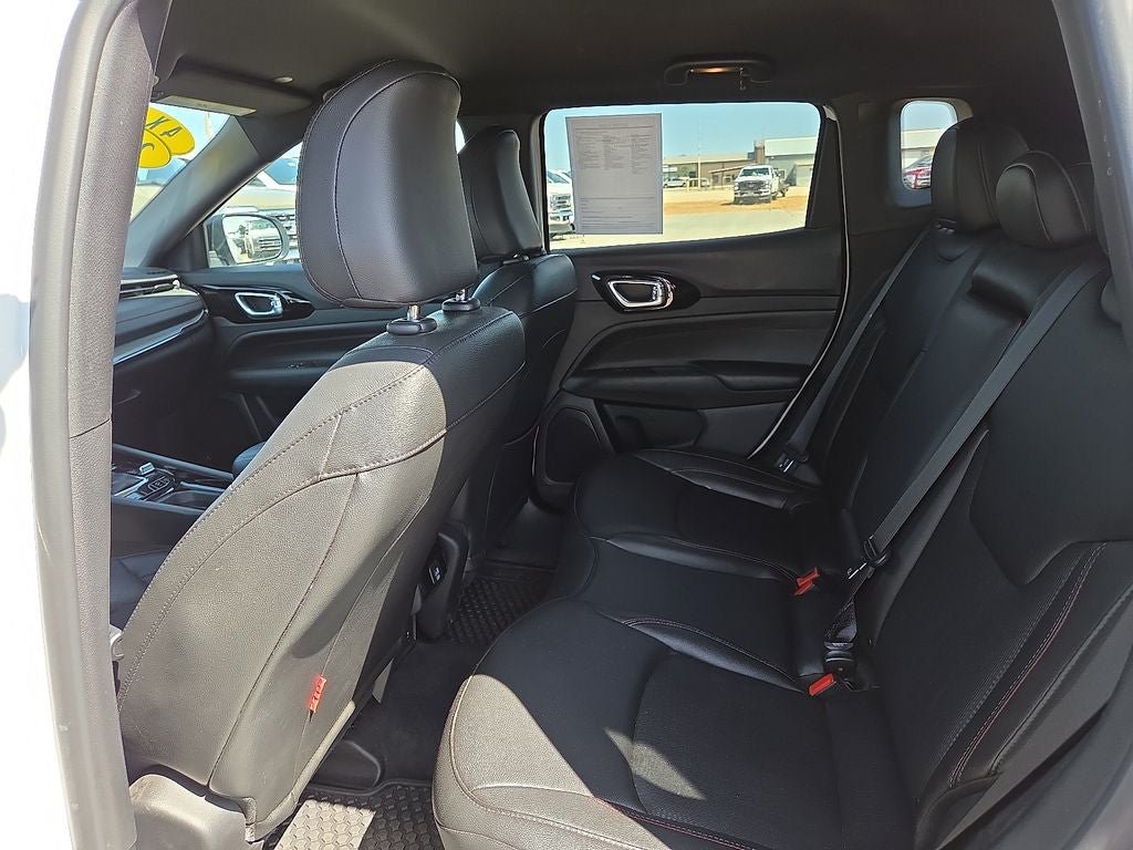 Used 2025 Jeep Compass Trailhawk AWD/4WD image 18
