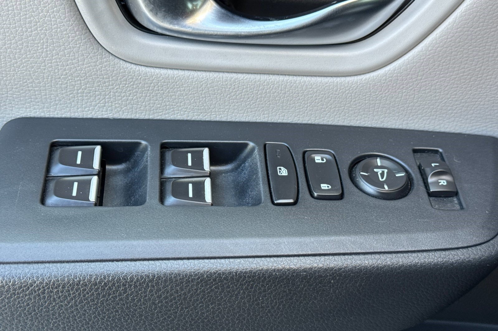 Certified 2023 Honda Pilot LX image 12