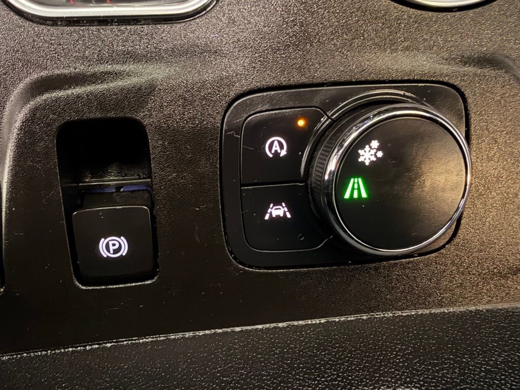 Used 2023 Chevrolet Traverse RS w/ LPO, Floor Liner Package image 35