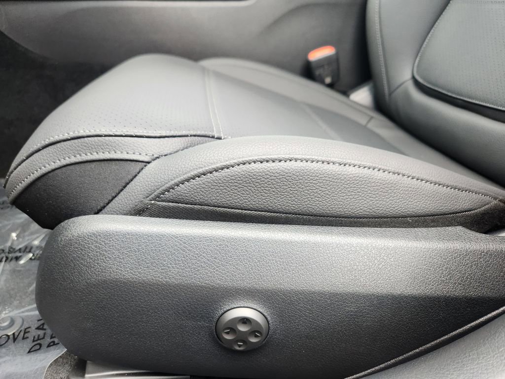 New 2025 Mercedes-Benz C 300 4MATIC Sedan image 23