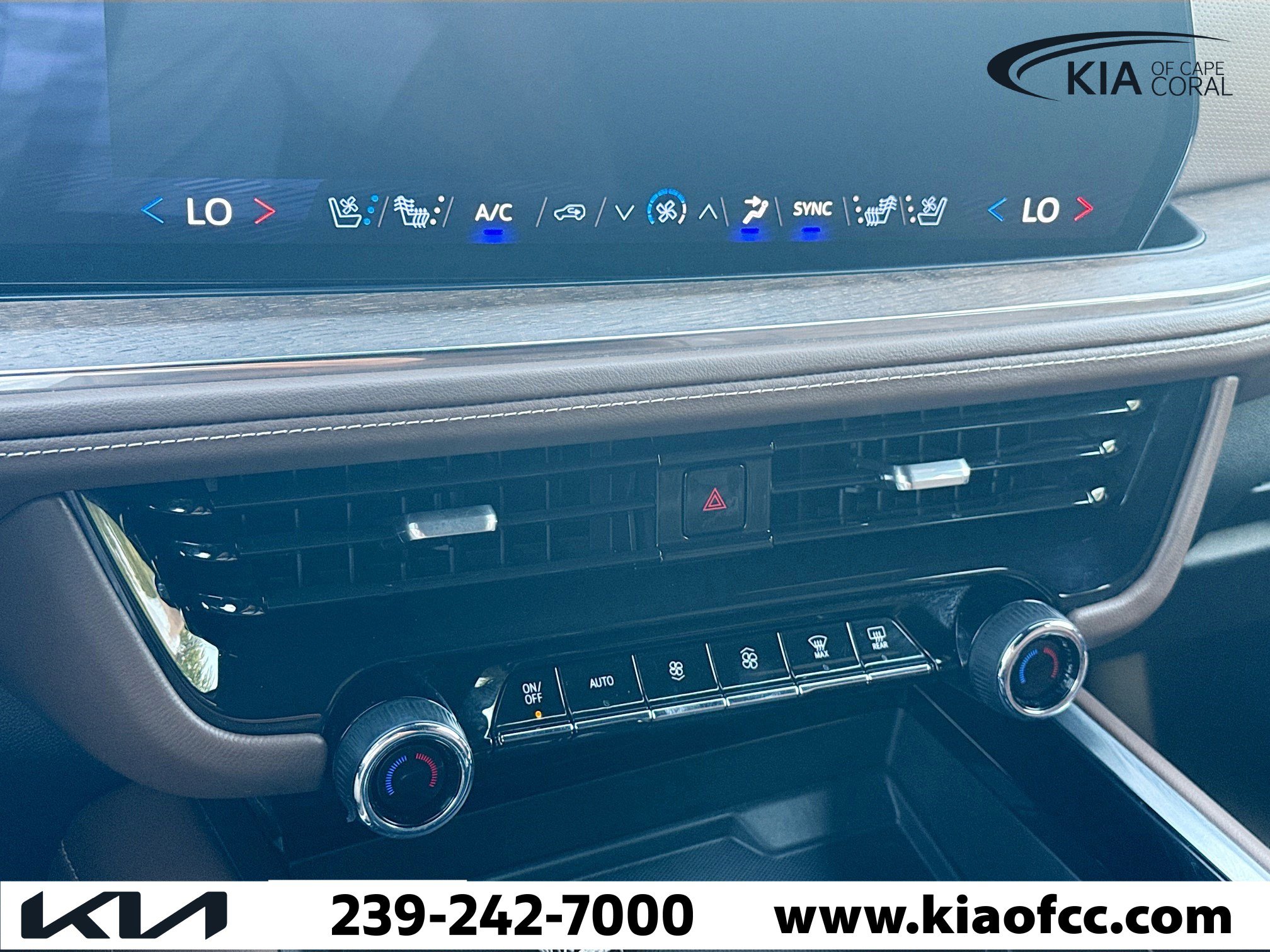 Used 2025 Chevrolet Suburban High Country image 32