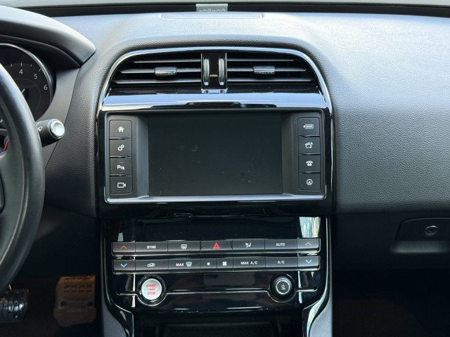 Used 2017 Jaguar XE Premium image 24