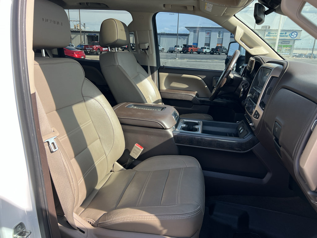 Used 2016 GMC Sierra 2500 Denali w/ Duramax Plus Package AWD/4WD image 25