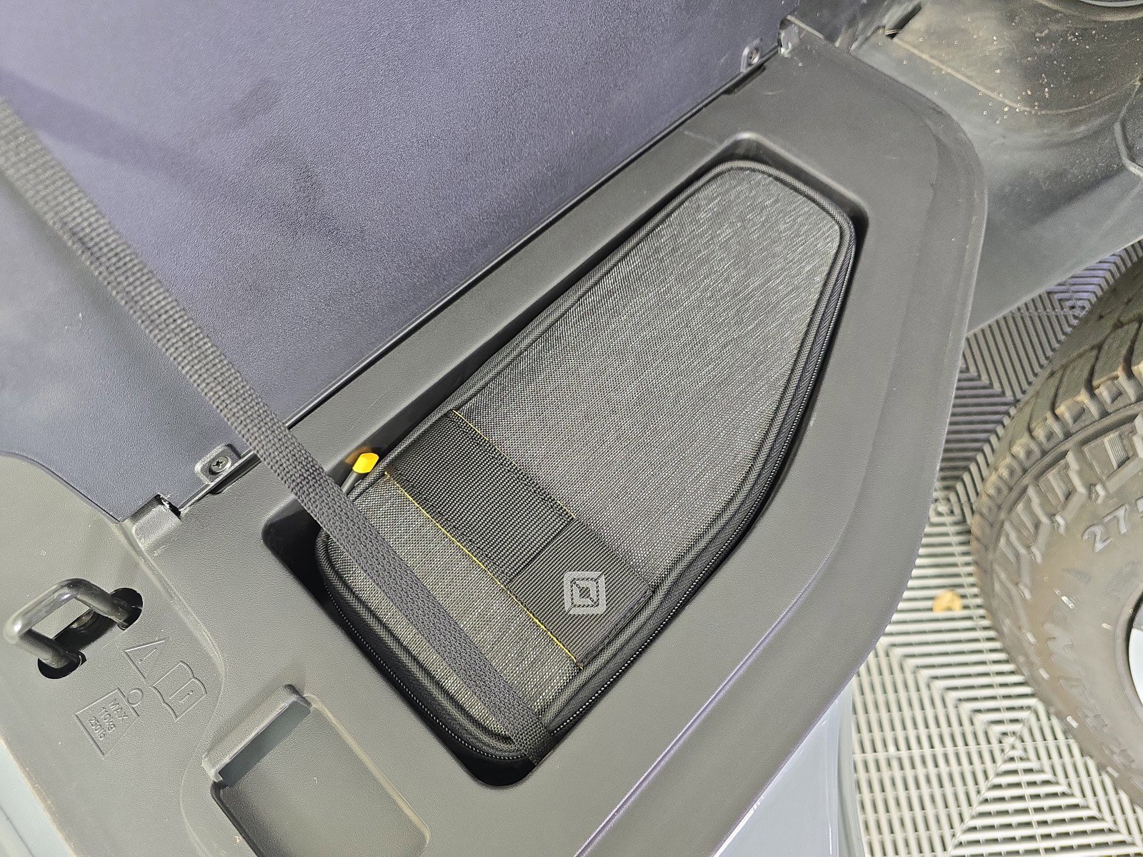 Used 2023 Rivian R1T Launch Edition image 32