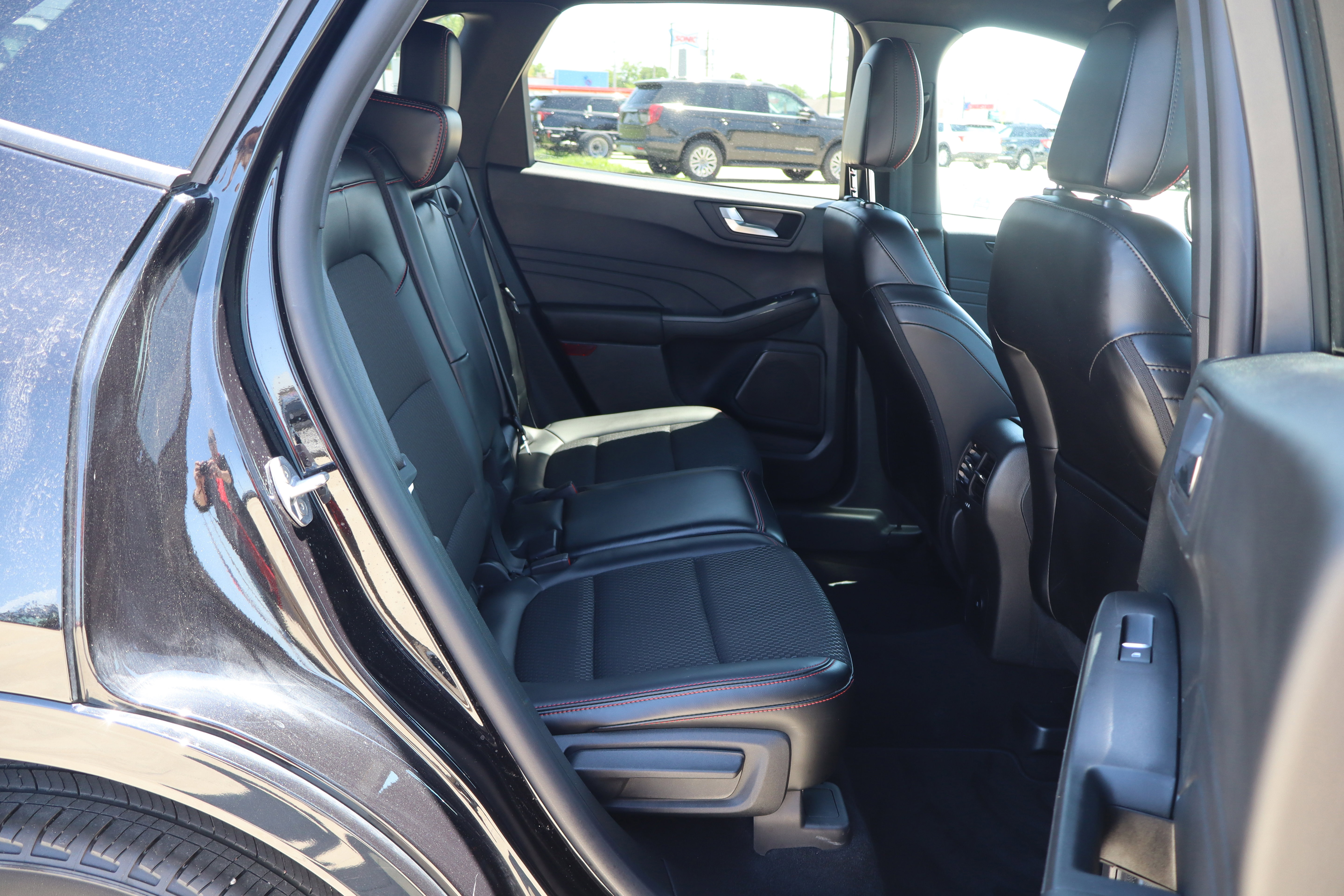 Used 2024 Ford Escape ST-Line w/ Tech Pack #1 AWD/4WD image 12