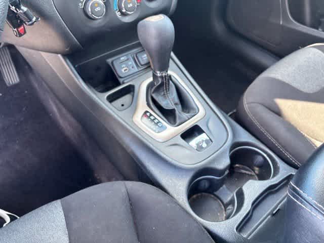 Used 2018 Jeep Cherokee Latitude FWD image 16