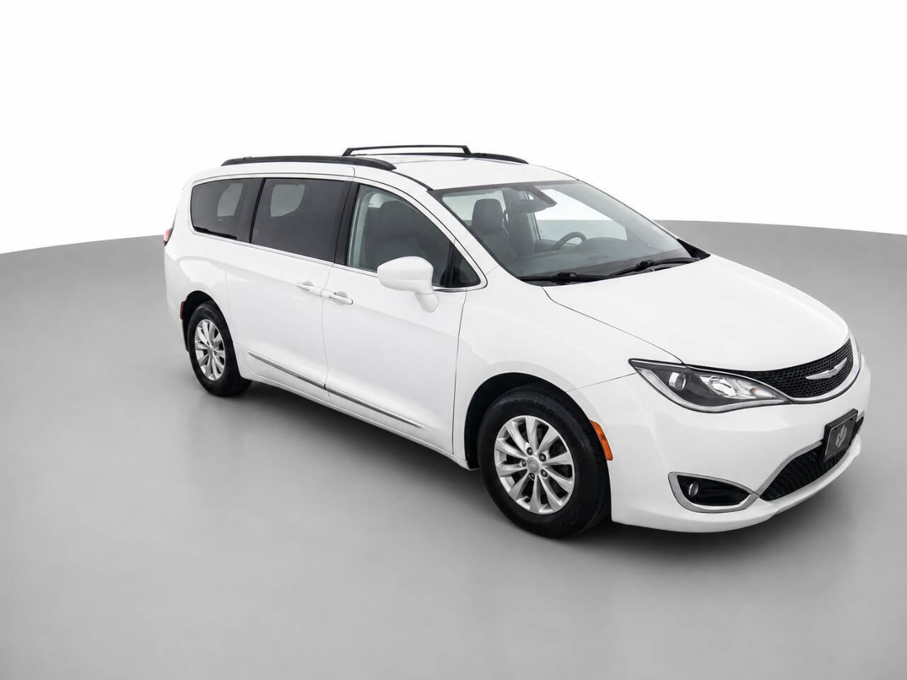 Used 2017 Chrysler Pacifica Touring-L FWD image 3