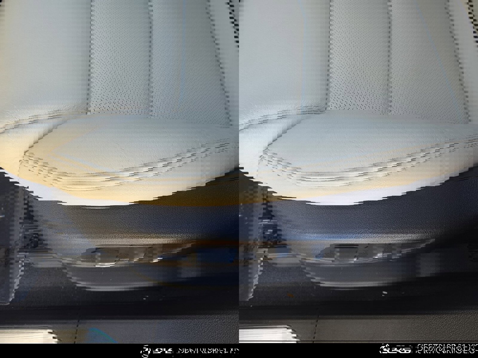 Used 2018 Cadillac XT5 Luxury w/ Driver Awareness Package image 15