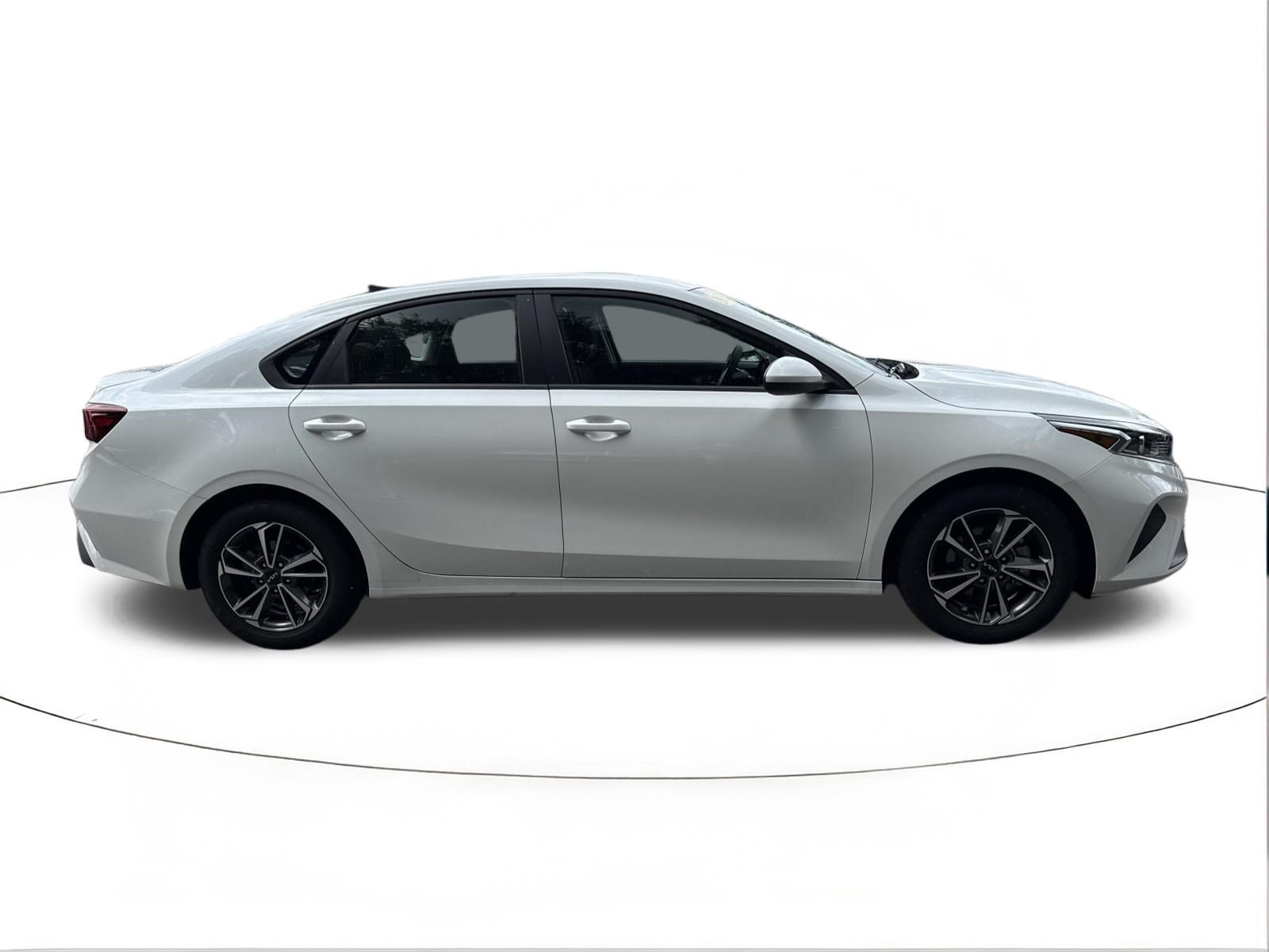 Used 2023 Kia Forte LXS FWD image 2