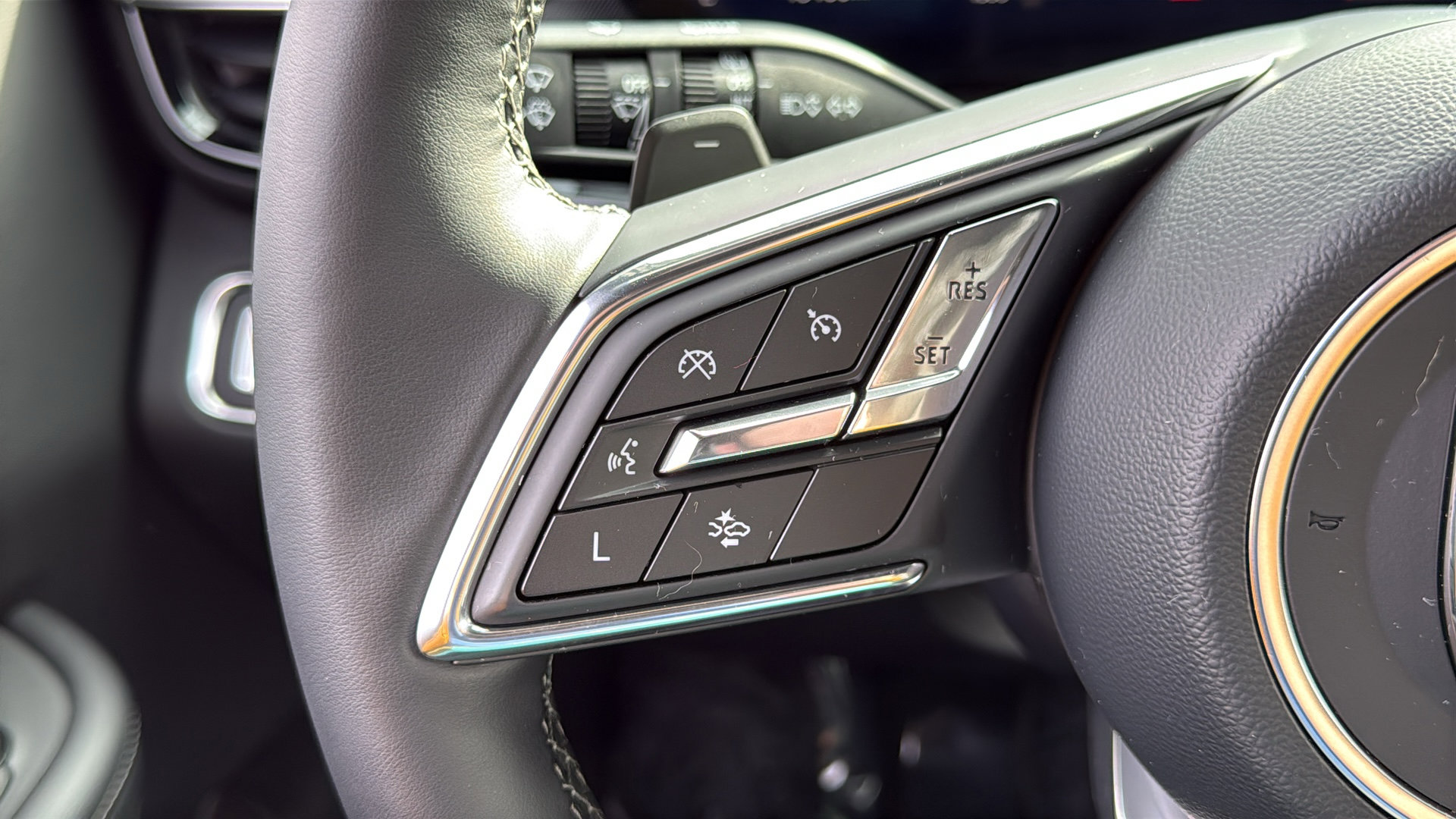 Used 2025 Buick Enclave Preferred image 16