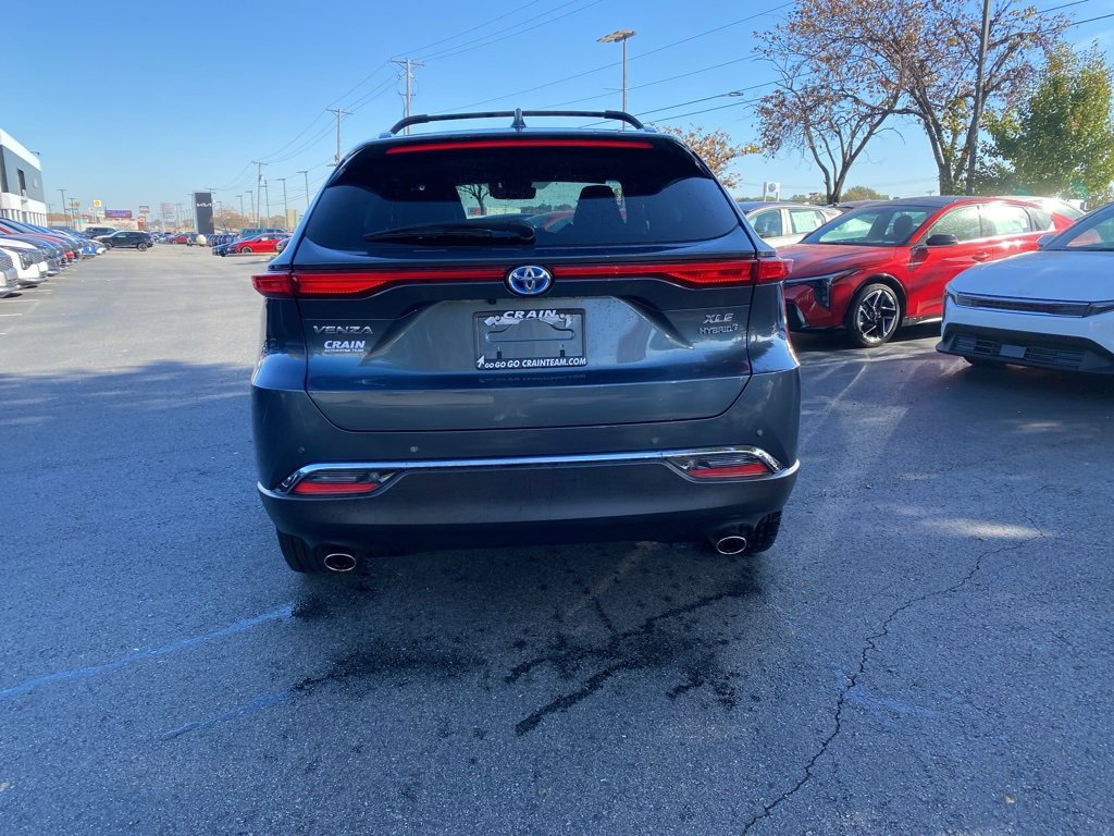 Used 2022 Toyota Venza XLE image 6