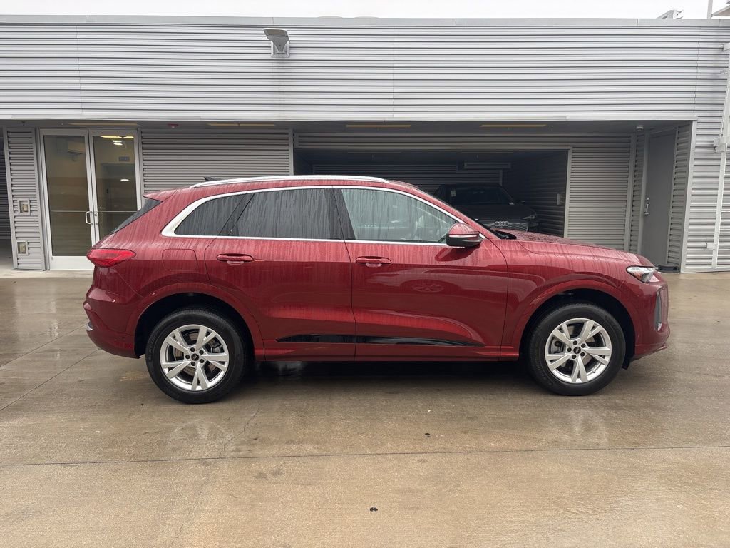 Certified 2025 Audi Q5 Premium w/ Convenience Package image 4