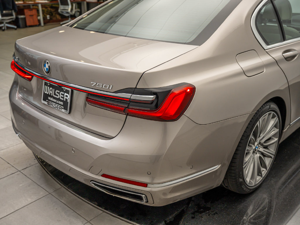 Used 2022 BMW 750i xDrive AWD/4WD image 14