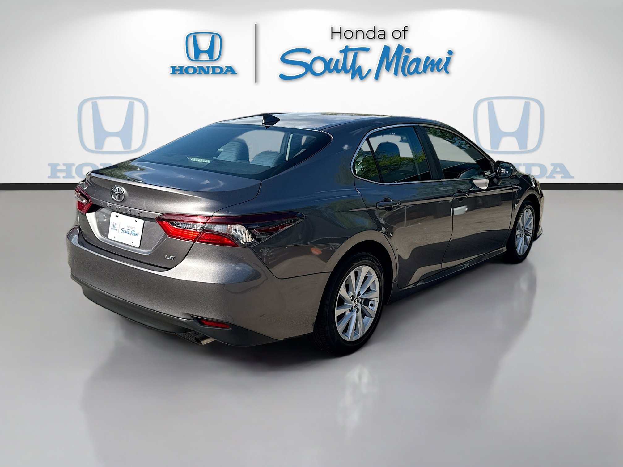 Used 2021 Toyota Camry LE FWD image 7