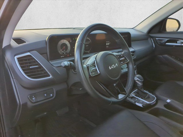 Used 2025 Kia Seltos EX w/ EX Sunroof Package FWD image 10