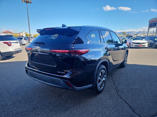 Used 2021 Toyota Highlander XLE image 5