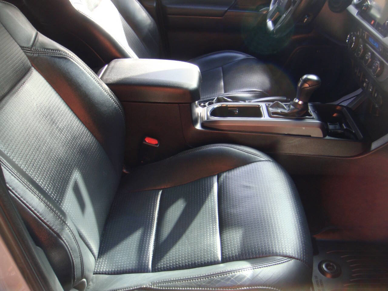 Used 2019 Toyota Tacoma TRD Sport image 5