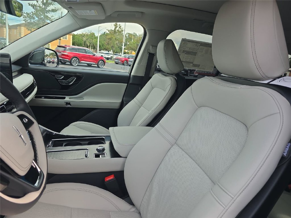 New 2027 Lincoln Aviator 2WD image 14