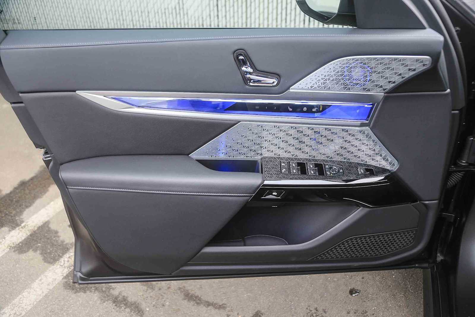 Used 2025 BMW i7 eDrive50 w/ M Sport Package image 17