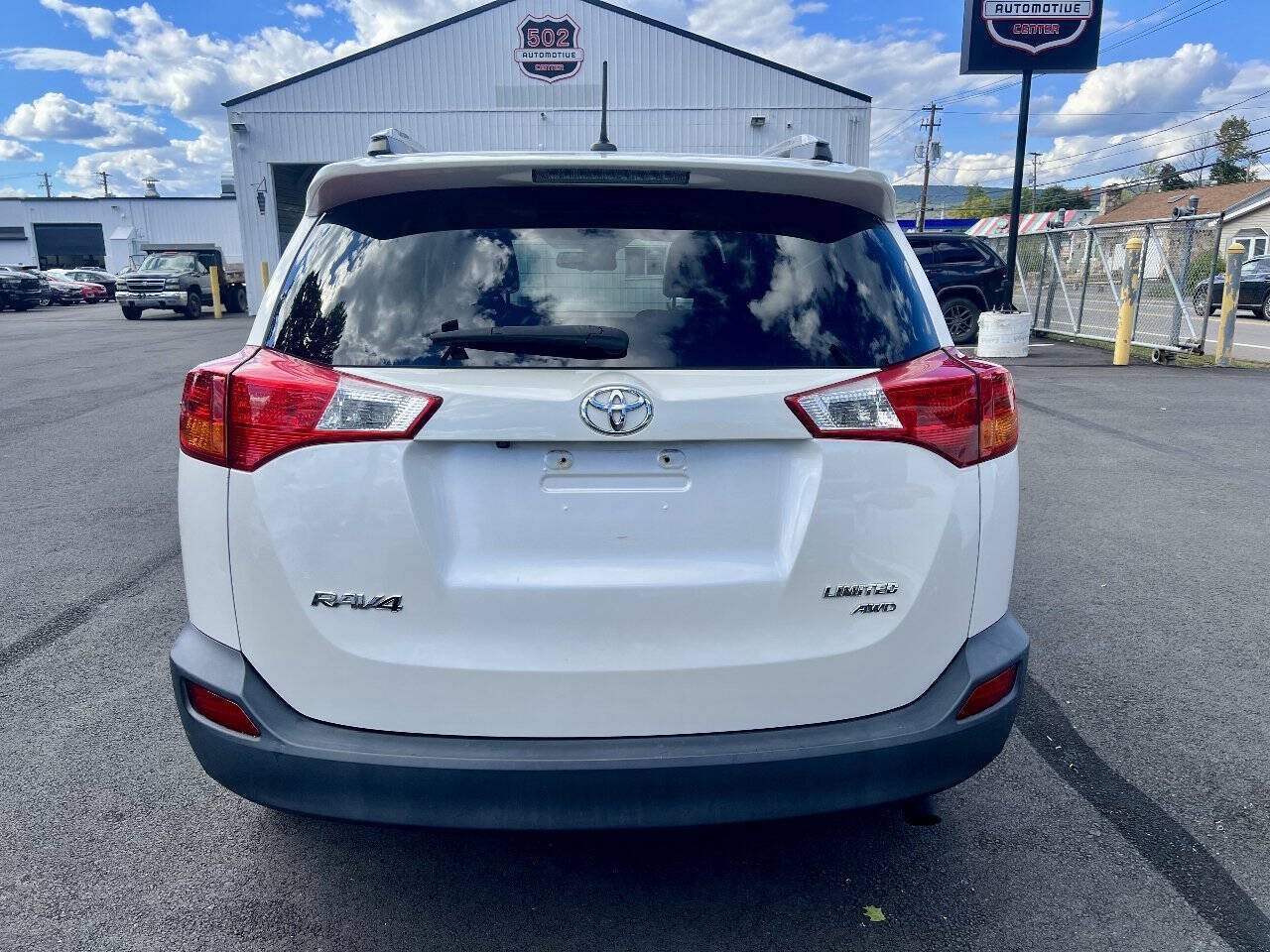 Used 2014 Toyota RAV4 Limited w/ Technology Package AWD/4WD image 4