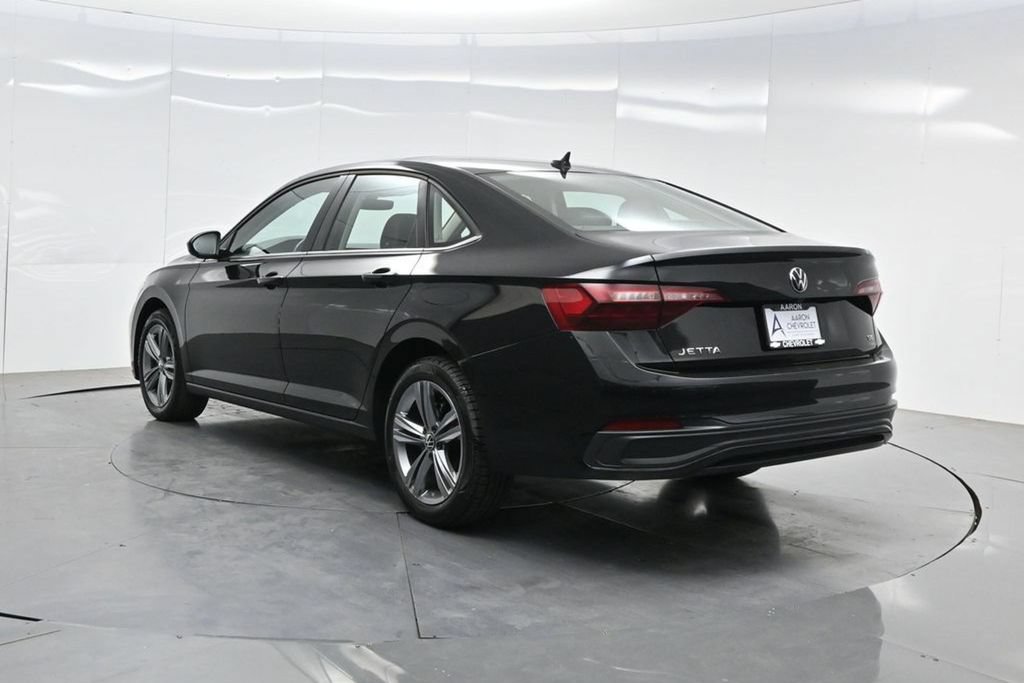 Used 2024 Volkswagen Jetta SE FWD image 5