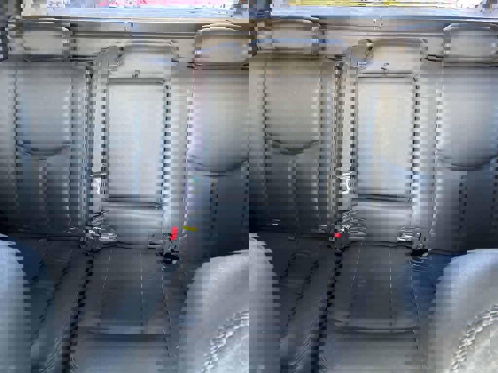 Used 2004 Chevrolet Avalanche Z71 w/ Sun And Sound Package image 16