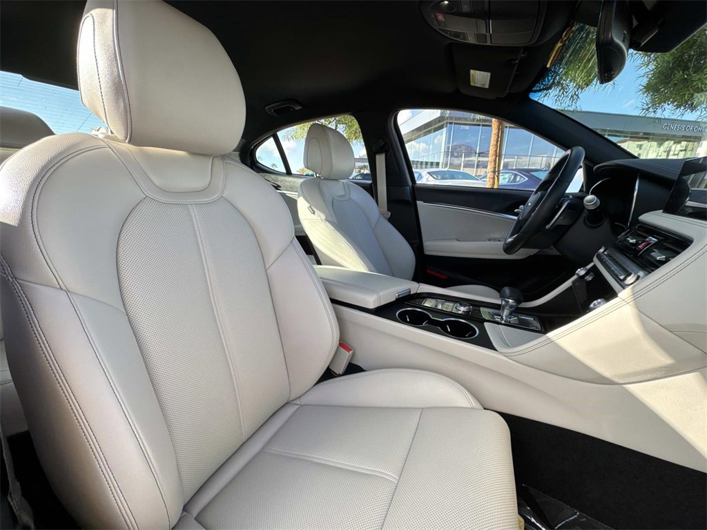 Used 2025 Genesis G70 2.5T image 26