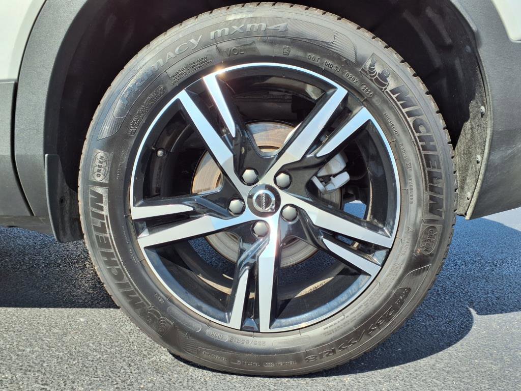 Used 2025 Volvo XC40 B5 Core image 36