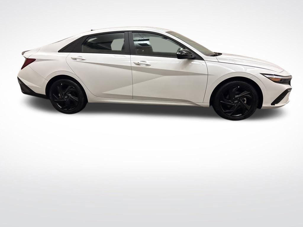 New 2026 Hyundai Elantra SEL Sport Premium FWD image 4