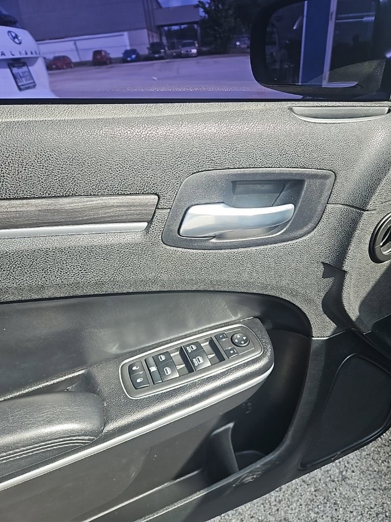 Used 2022 Chrysler 300 Touring w/ Sport Appearance Package RWD image 11