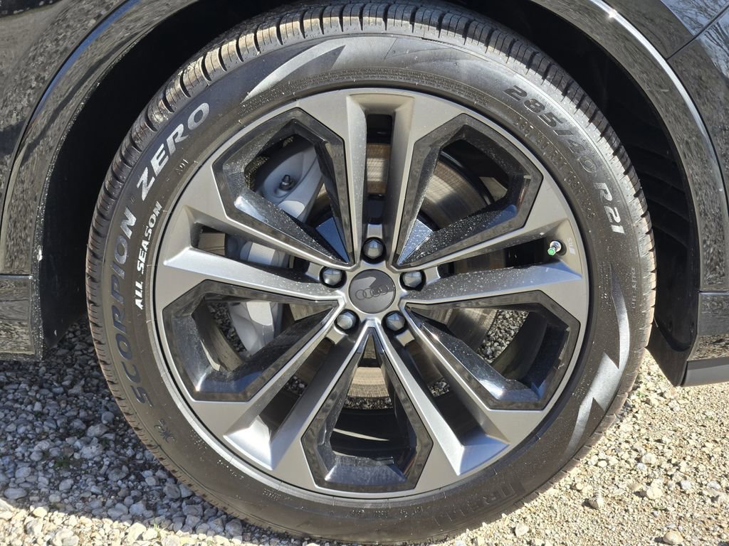 New 2026 Audi Q7 3.0T Premium Plus AWD/4WD image 16
