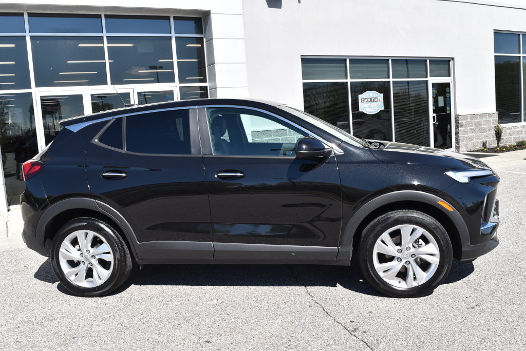 Used 2025 Buick Encore GX Preferred AWD/4WD image 2