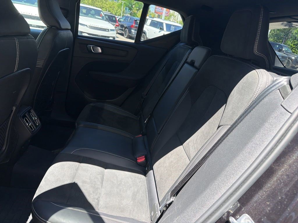 Used 2021 Volvo XC40 T5 R-Design w/ Advanced Package AWD/4WD image 18