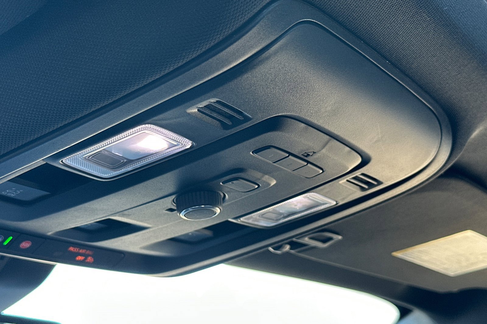 Used 2024 Chevrolet Suburban Z71 image 25