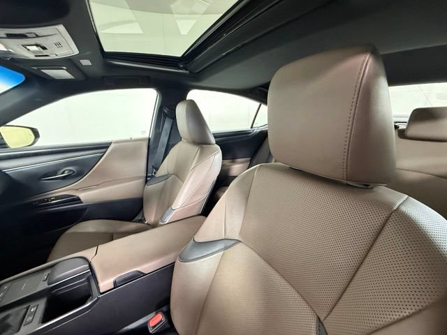Certified 2022 Lexus ES 300h w/ Premium Package FWD image 8