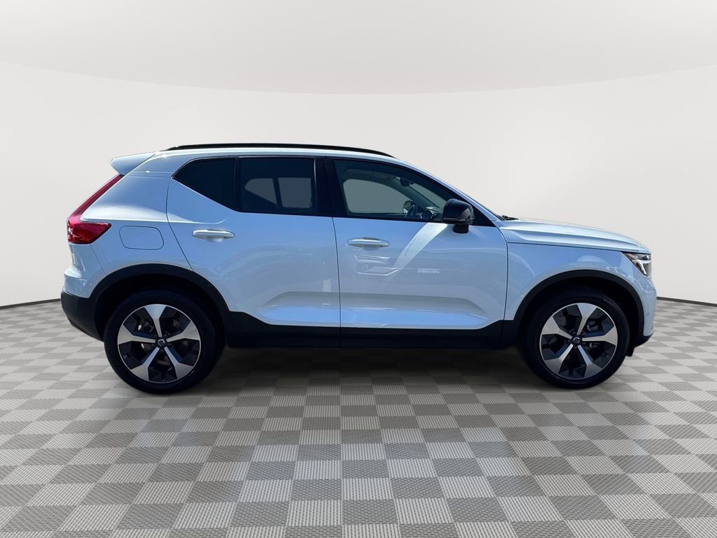 Used 2023 Volvo XC40 B5 Ultimate w/ Climate Package AWD/4WD image 3