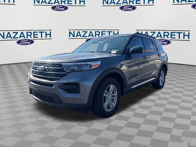 Used 2023 Ford Explorer XLT AWD/4WD image 3
